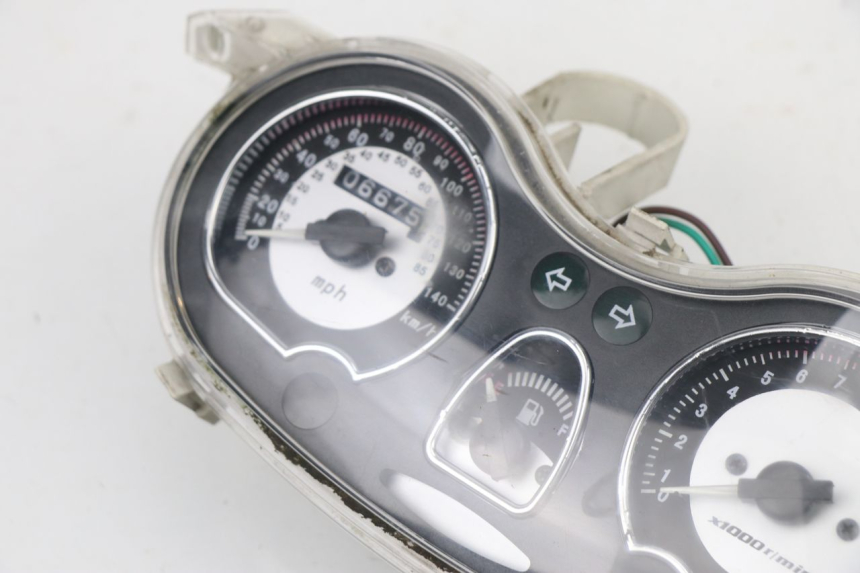 photo de SPEEDOMETER PEUGEOT SUM UP 125 (2008 - 2013) - Zoom on usage condition