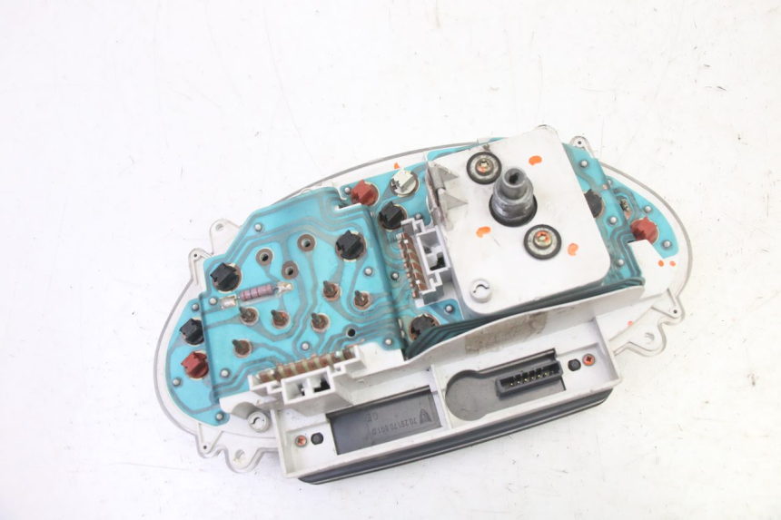 photo de SPEEDOMETER PIAGGIO SUPER LX 125 (2000 - 2003) - Fixing points details