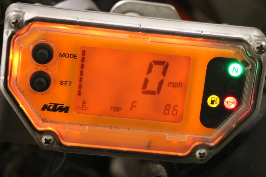 photo de SPEEDOMETER KTM SUPERENDURO R 950 (2005 - 2009) - Zoom on usage condition
