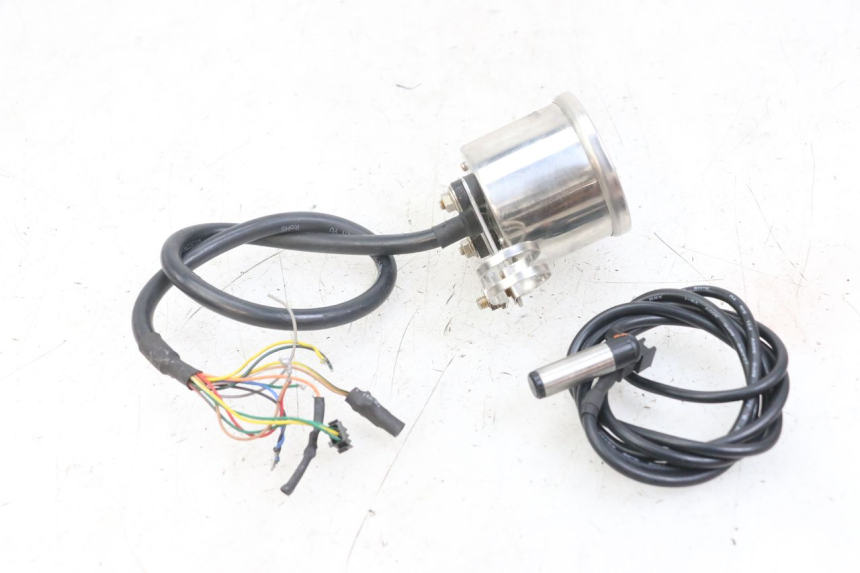 photo de SPEEDOMETER SUZUKI SV N 650 (1999 - 2002) - Distinctive features