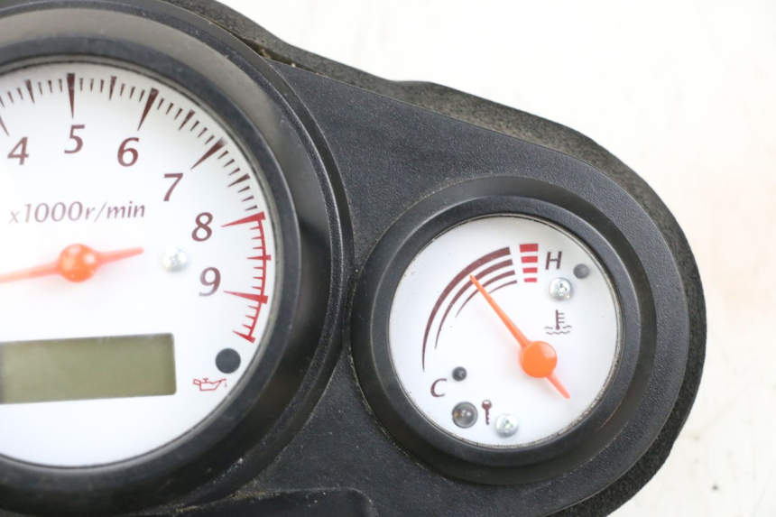 photo de SPEEDOMETER YAMAHA TDM ABS 900 (2002 - 2014) - High-resolution close-up