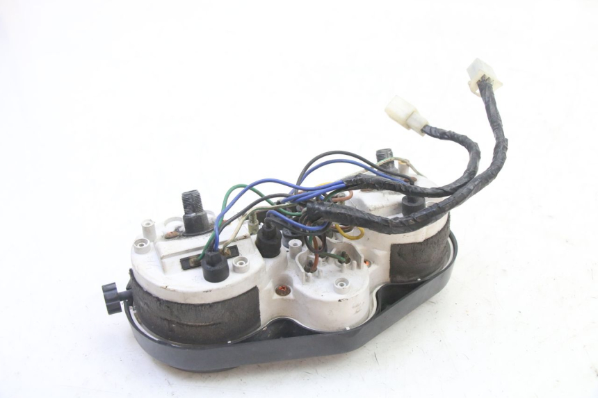 photo de SPEEDOMETER YAMAHA TDR DELTABOX 125 (1997 - 2003) - Fixing points details