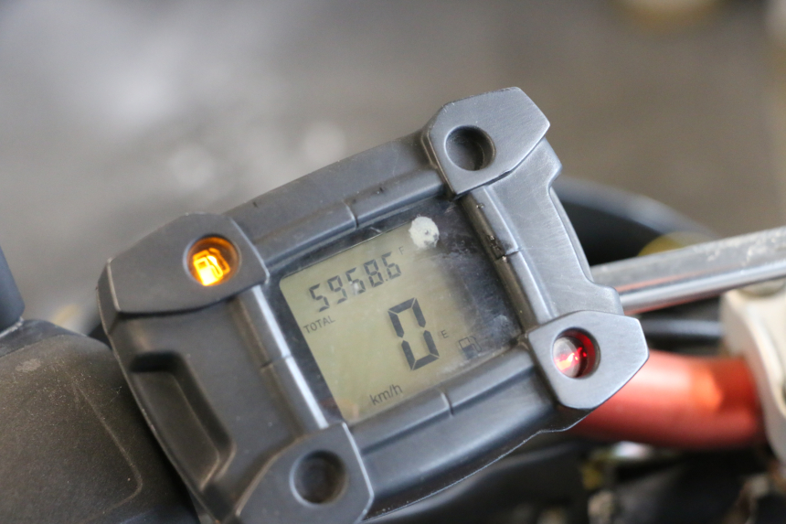 photo de SPEEDOMETER PEUGEOT TKR TREKKER FURIOUS 50 (2005 - 2014) - Zoom on usage condition