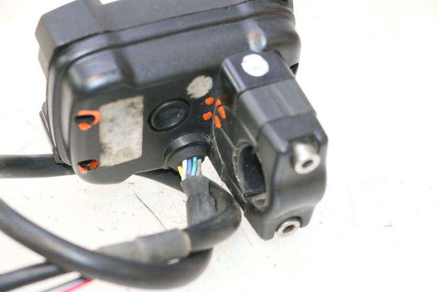 photo de SPEEDOMETER PEUGEOT TKR TREKKER FURIOUS 50 (2005 - 2014) - Fixing points details