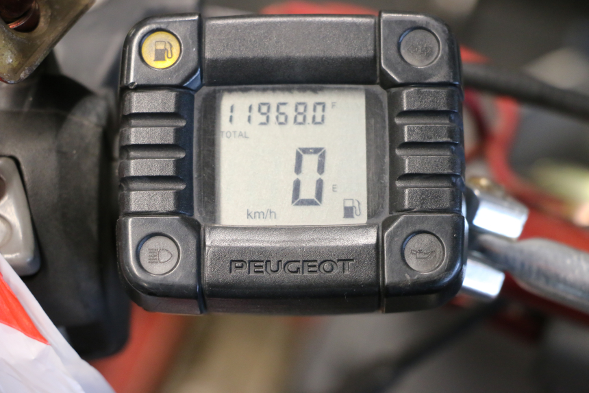 photo de SPEEDOMETER PEUGEOT TREKKER 50 (1995 - 2004) - Zoom on usage condition