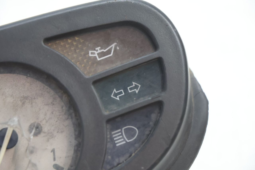 photo de SPEEDOMETER PEUGEOT TREKKER 50 (1995 - 2004) - Alternative perspective