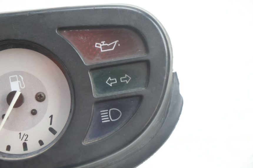 photo de SPEEDOMETER PEUGEOT TREKKER 50 (1995 - 2004) - Alternative perspective