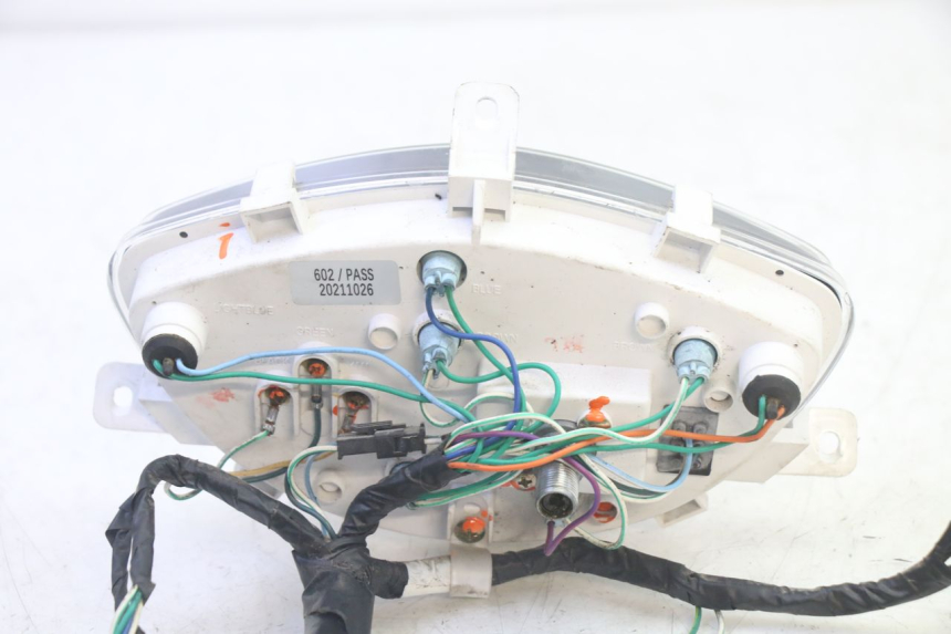 photo de SPEEDOMETER PEUGEOT TWEET PRO EFI 4T 50 (2021 - 2022) - Surface and material condition