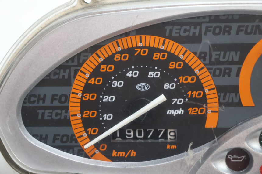 photo de SPEEDOMETER PIAGGIO TYPHOON 50 (2000 - 2009) - Component detail