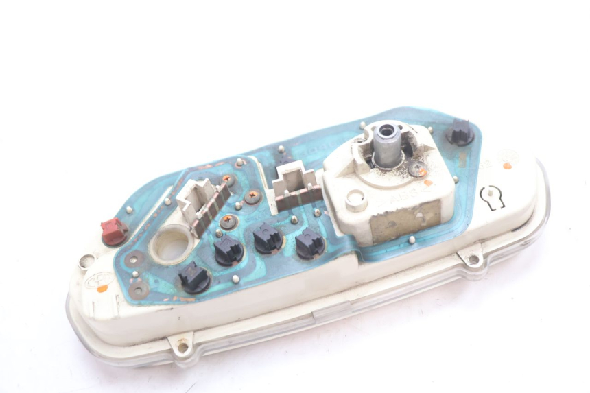 photo de SPEEDOMETER PIAGGIO TYPHOON 50 (2000 - 2009) - Fixing points details