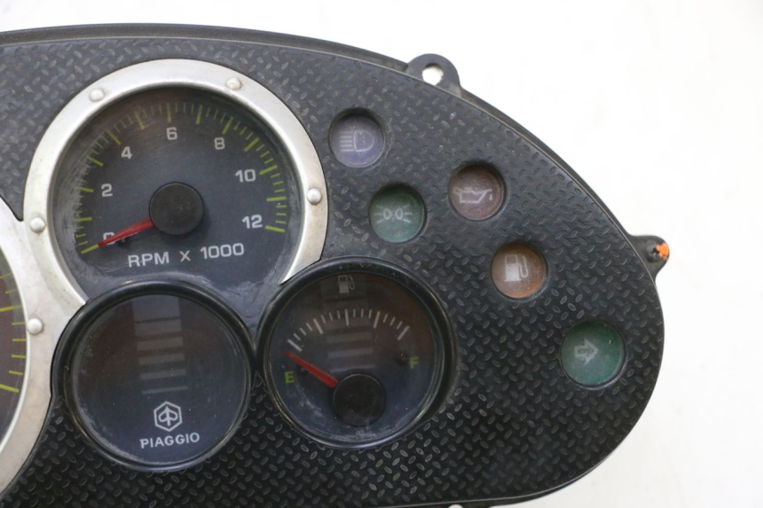 photo de SPEEDOMETER PIAGGIO TYPHOON 50 (2000 - 2009) - High-resolution close-up