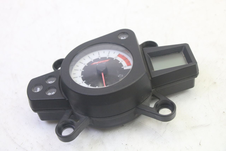 photo de SPEEDOMETER YAMAHA TZR 50 (2008 - 2016) - Fixing points details
