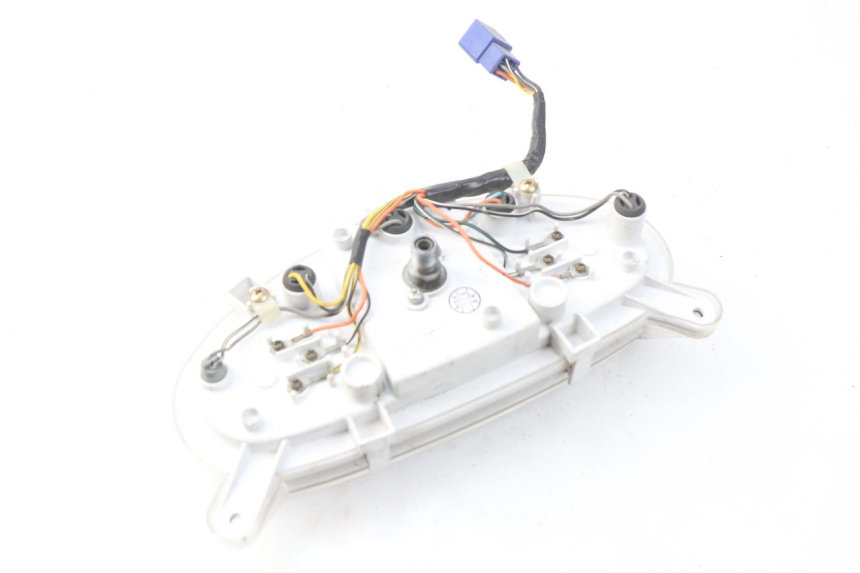 photo de SPEEDOMETER SUZUKI UC EPICURO 125 (1999 - 2003) - Fixing points details
