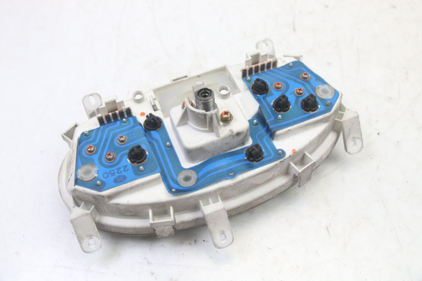 photo de SPEEDOMETER SUZUKI UH BURGMAN 125 (2002 - 2006) - Fixing points details