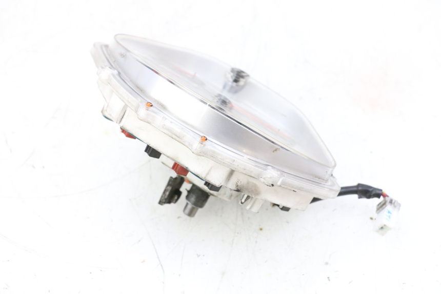 photo de SPEEDOMETER PIAGGIO VESPA GTS SUPER IE 125 (2009 - 2016) - Distinctive features