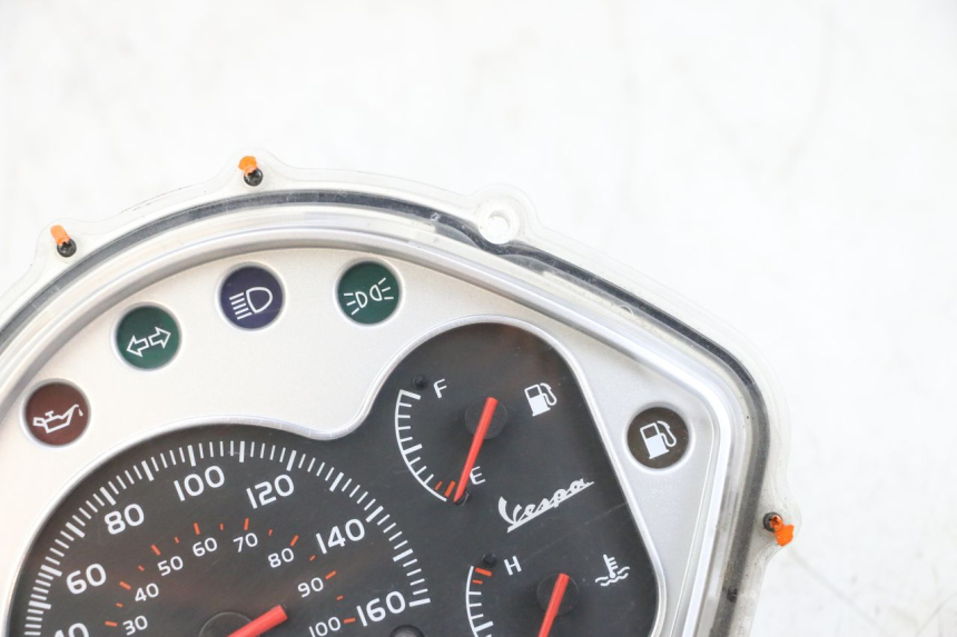 photo de SPEEDOMETER PIAGGIO VESPA GTS SUPER IE 125 (2009 - 2016) - Component zoom