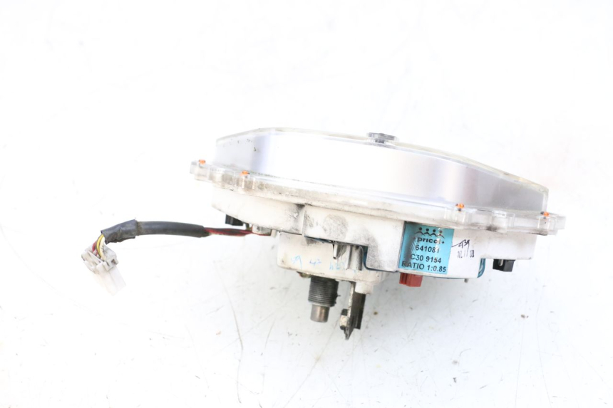 photo de SPEEDOMETER PIAGGIO VESPA GTS SUPER IE 125 (2009 - 2016) - Fixing points details