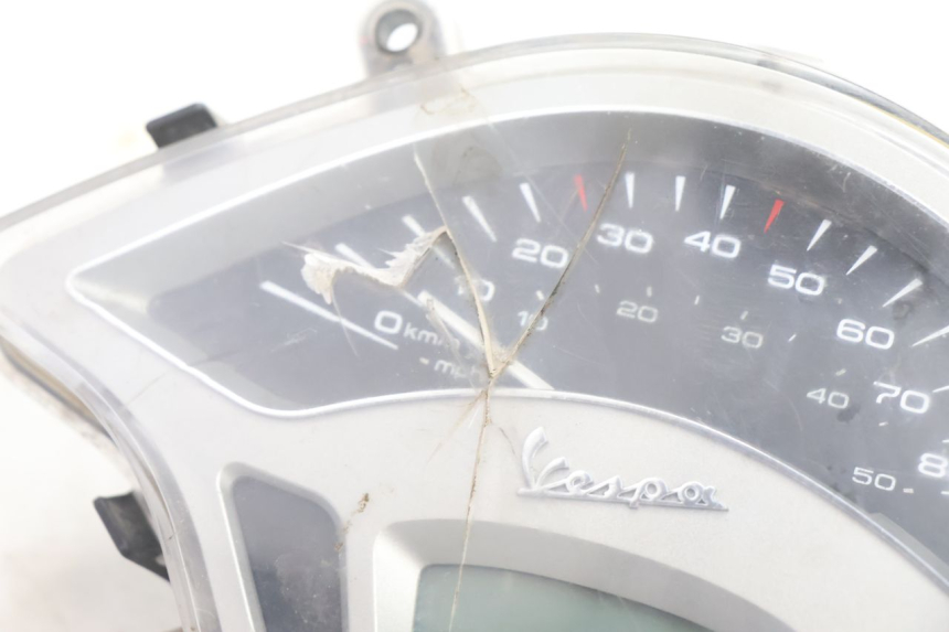 photo de SPEEDOMETER PIAGGIO VESPA PRIMAVERA 2T 50 (2013 - 2018) - Fixing points details
