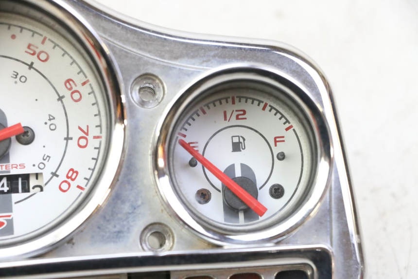photo de SPEEDOMETER PIAGGIO VESPA S 2T 50 (2007 - 2014) - Focus on structure