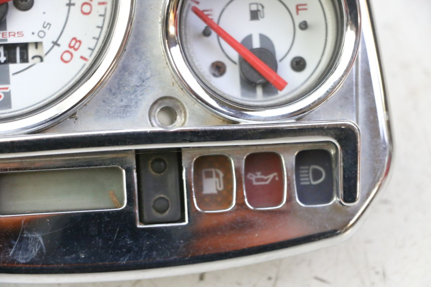photo de SPEEDOMETER PIAGGIO VESPA S 2T 50 (2007 - 2014) - Alternative angle