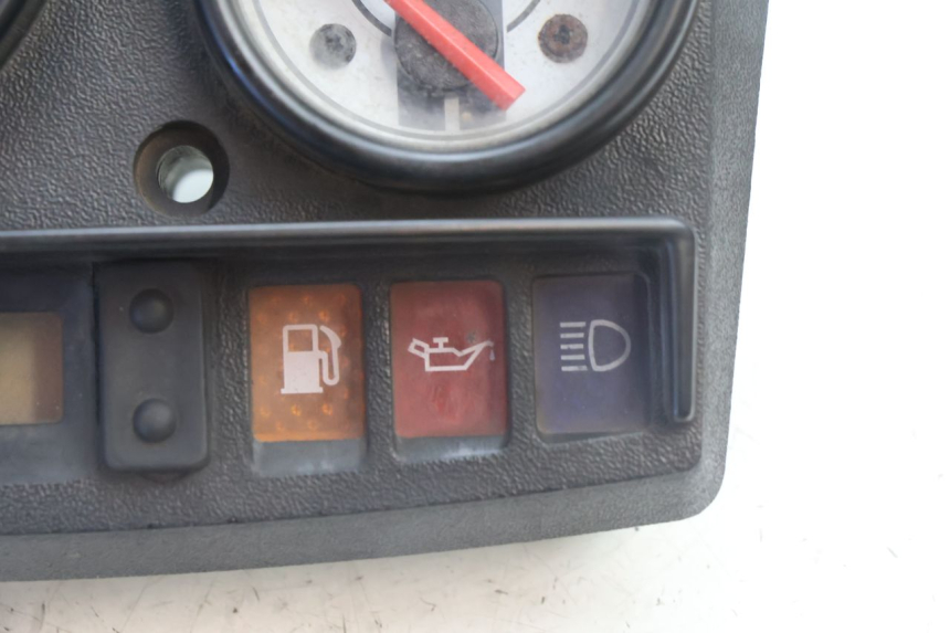 photo de SPEEDOMETER PIAGGIO VESPA S 2T 50 (2007 - 2014) - Fixing points details