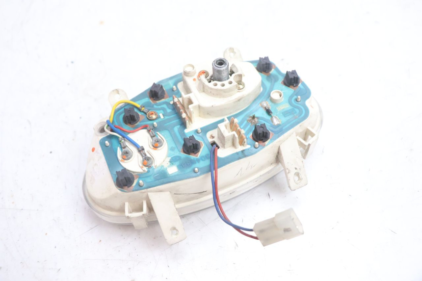 photo de SPEEDOMETER PEUGEOT VIVACITY 100 (1999 - 2008) - Fixing points details