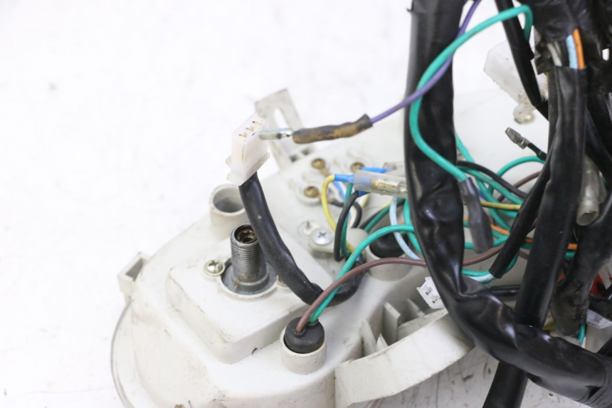 photo de SPEEDOMETER VONROAD YIBEN 125 (2006 - 2010) - Fixing points details