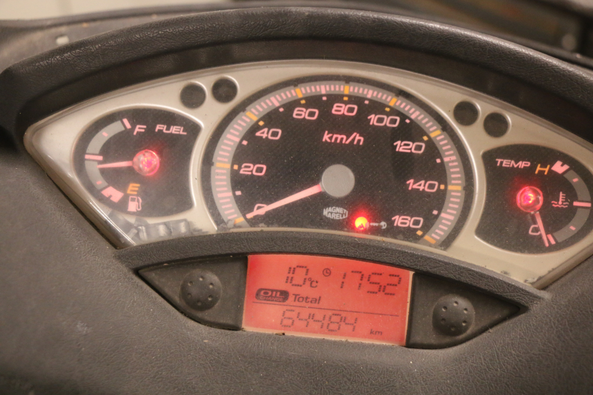 photo de SPEEDOMETER YAMAHA XMAX X-MAX 125 (2006 - 2009) - Distinctive features