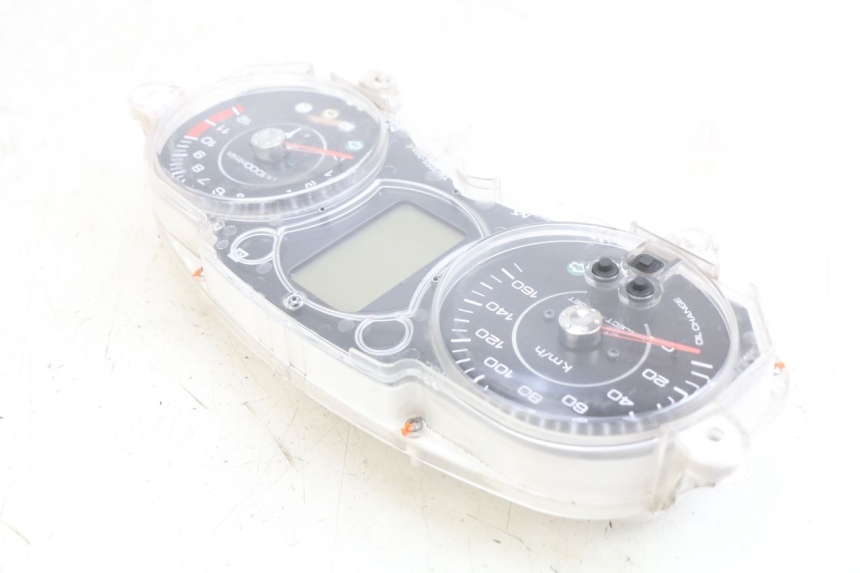 photo de SPEEDOMETER YAMAHA X-MAX XMAX 125 (2010 - 2013) - Technical close-up