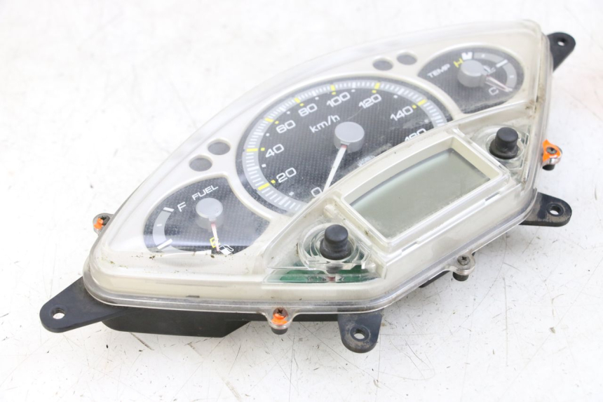 photo de SPEEDOMETER YAMAHA XMAX X-MAX 125 (2006 - 2009) - Surface and material condition