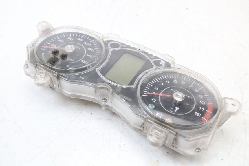 photo de SPEEDOMETER YAMAHA X-MAX XMAX 125 (2010 - 2013) - Technical close-up
