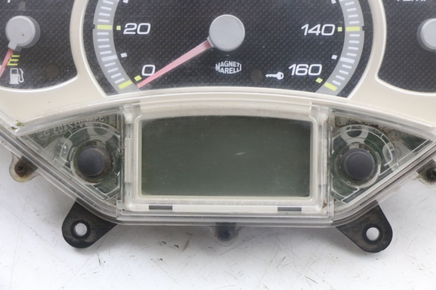 photo de SPEEDOMETER YAMAHA X-MAX XMAX 250 (2006 - 2009) - Technical close-up