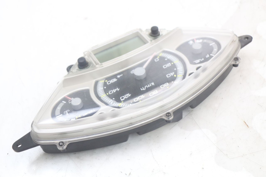 photo de SPEEDOMETER YAMAHA XMAX X-MAX 125 (2006 - 2009) - Surface and material condition