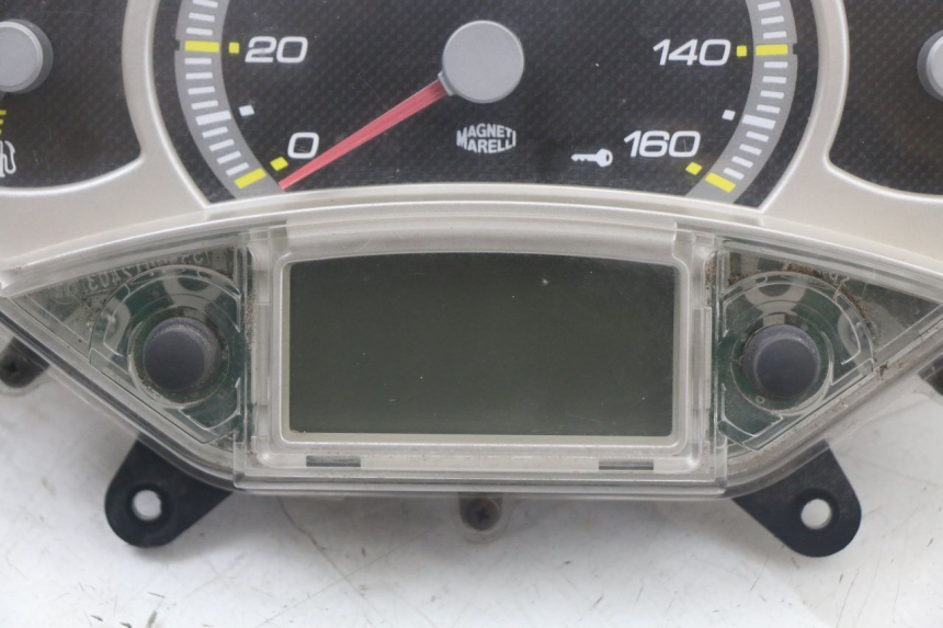 photo de SPEEDOMETER YAMAHA XMAX X-MAX 125 (2006 - 2009) - Technical close-up