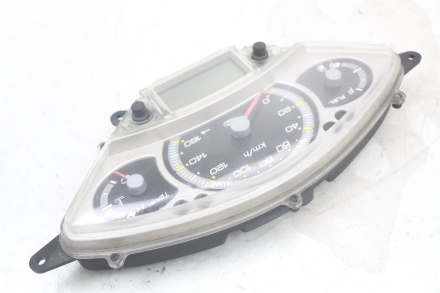 photo de SPEEDOMETER YAMAHA XMAX X-MAX 125 (2006 - 2009) - Surface and material condition