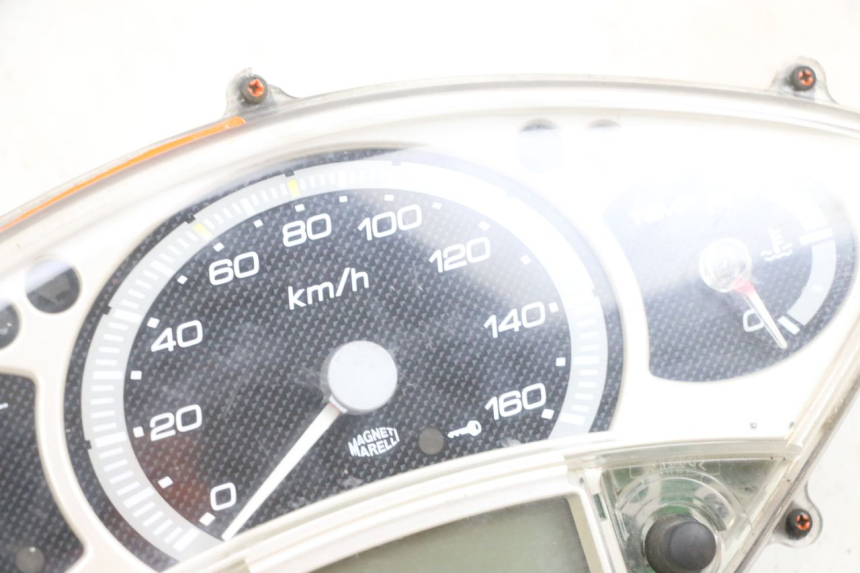 photo de SPEEDOMETER YAMAHA XMAX X-MAX 125 (2006 - 2009) - Zoom on usage condition