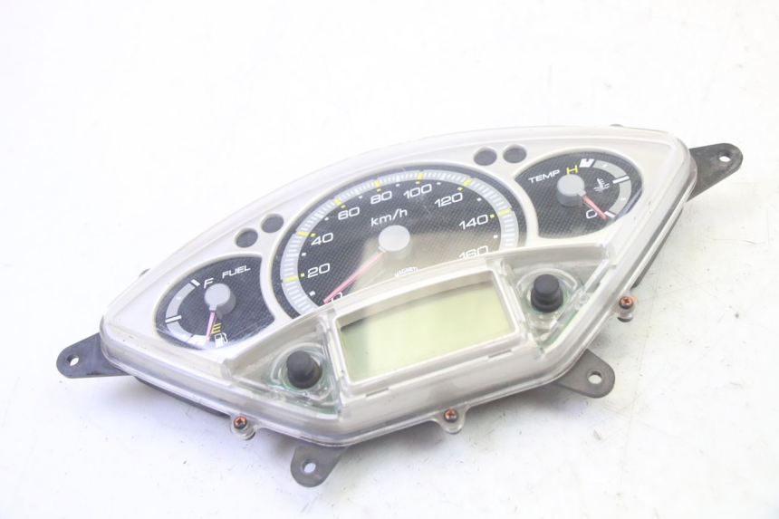 photo de SPEEDOMETER YAMAHA X-MAX XMAX 250 (2006 - 2009) - Surface and material condition