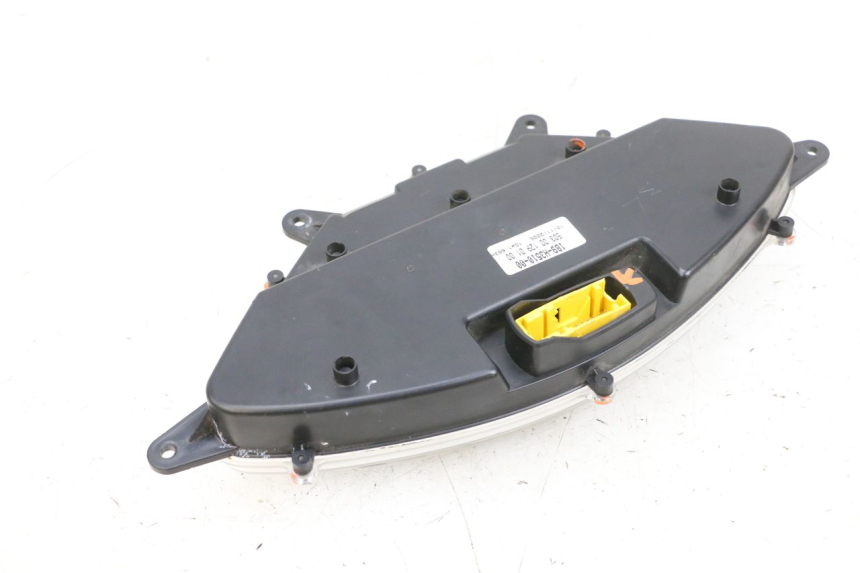 photo de SPEEDOMETER YAMAHA XMAX X-MAX 125 (2006 - 2009) - Alternative perspective