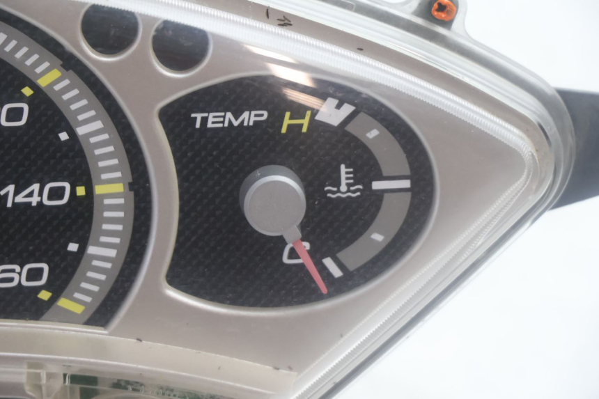 photo de SPEEDOMETER YAMAHA XMAX X-MAX 125 (2006 - 2009) - Alternative perspective