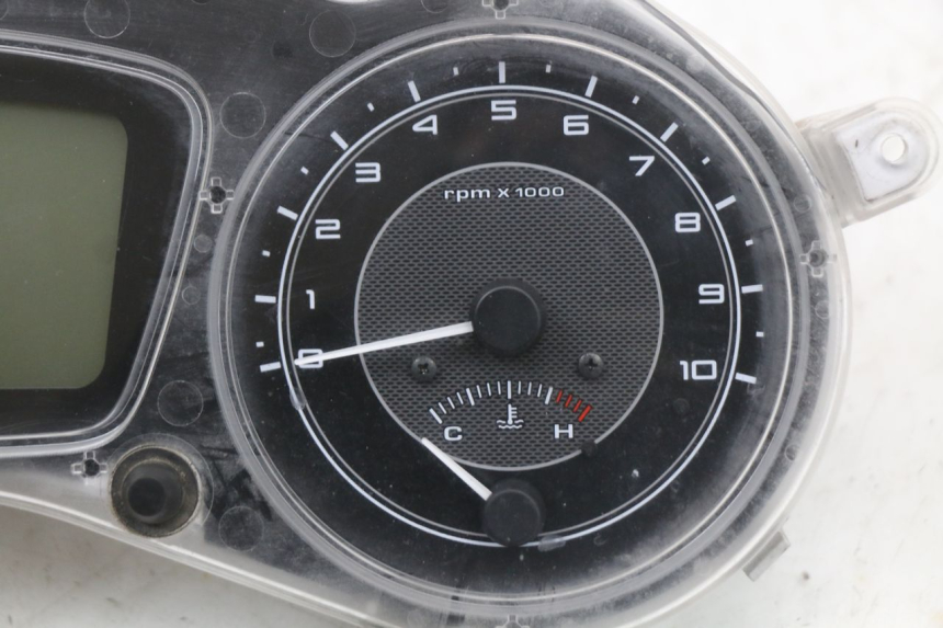 photo de SPEEDOMETER PIAGGIO X10 125 (2012 - 2017) - Alternative perspective