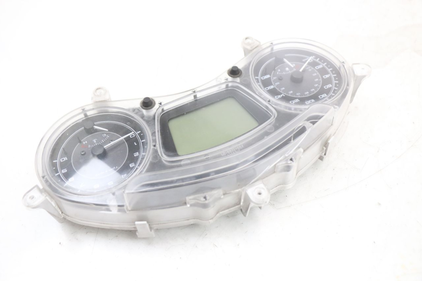 photo de SPEEDOMETER PIAGGIO X10 125 (2012 - 2017) - Fixing points details