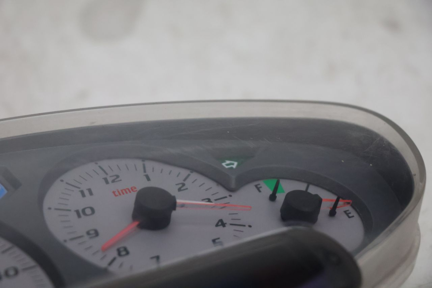 photo de SPEEDOMETER PIAGGIO X8 STREET 125 (2006 - 2007) - Alternative perspective