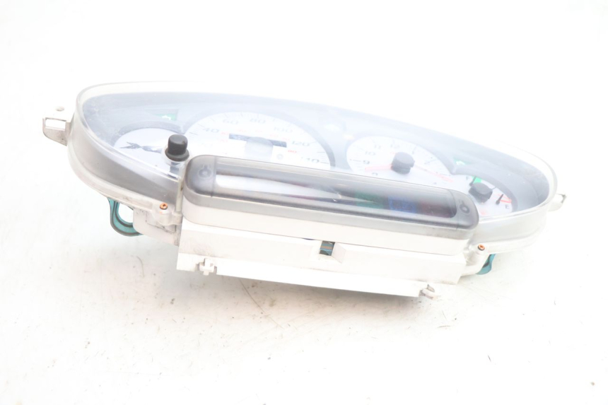photo de SPEEDOMETER PIAGGIO X8 STREET 125 (2006 - 2007) - Fixing points details