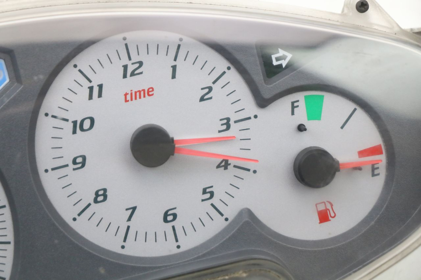 photo de SPEEDOMETER PIAGGIO X8 125 (2004 - 2007) - Alternative perspective