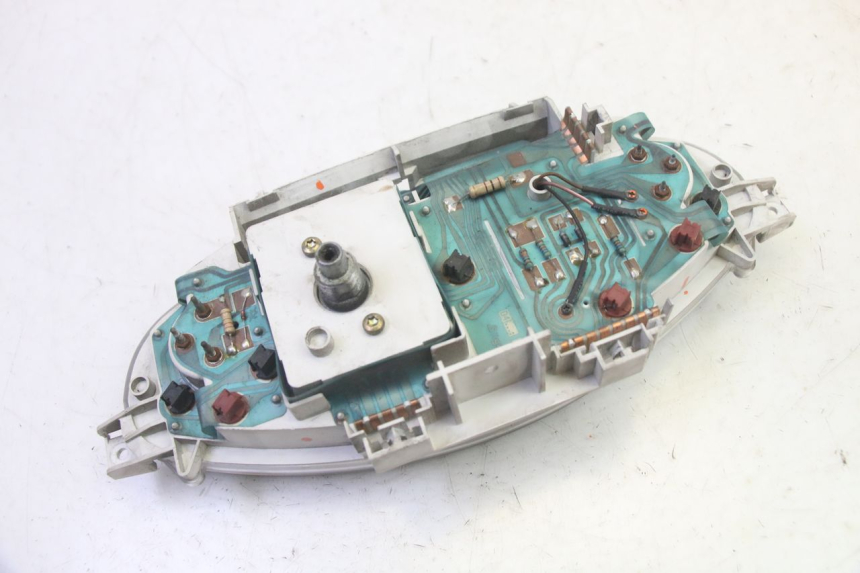 photo de SPEEDOMETER PIAGGIO X8 125 (2004 - 2007) - Surface and material condition