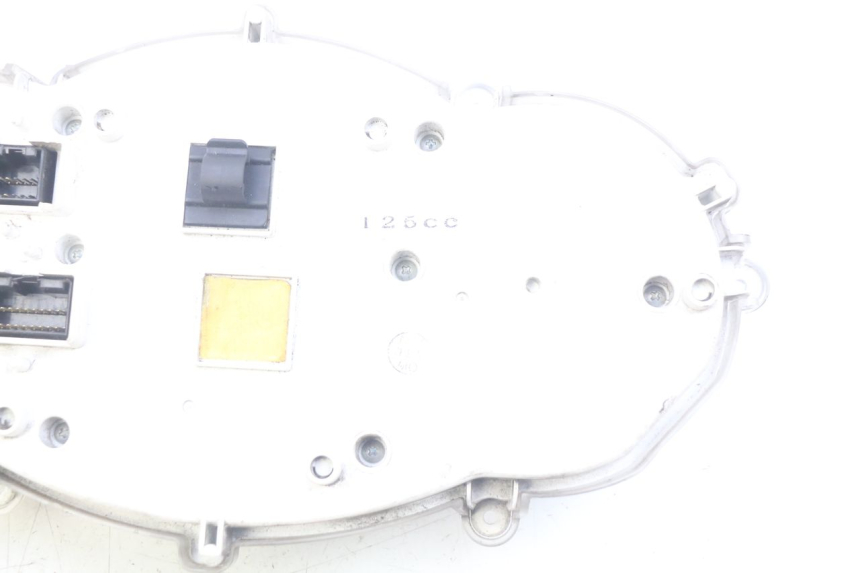 photo de SPEEDOMETER PIAGGIO XEVO - X EVO 125 (2007 - 2017) - Fixing points details