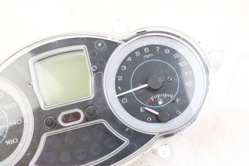 photo de SPEEDOMETER PIAGGIO XEVO - X EVO 125 (2007 - 2017) - Component zoom