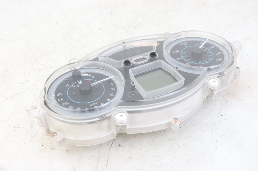 photo de SPEEDOMETER PIAGGIO XEVO - X EVO 125 (2007 - 2017) - Alternative perspective