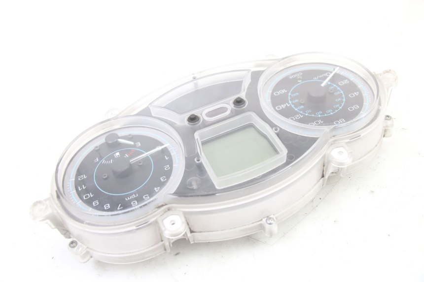 photo de SPEEDOMETER PIAGGIO XEVO - X EVO 125 (2007 - 2017) - Fixing points details