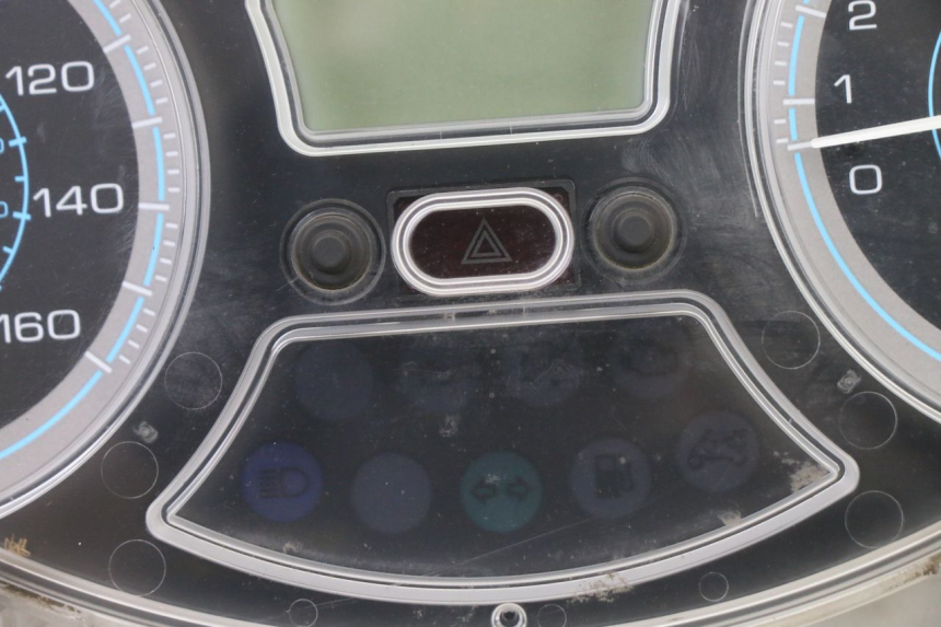 photo de SPEEDOMETER PIAGGIO XEVO - X EVO 125 (2007 - 2017) - Technical close-up